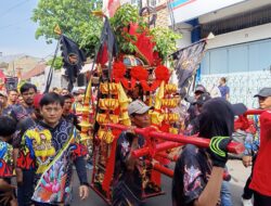BERIKAN KEAMANAN DAN KENYAMANAN, POLISI AMANKAN KIRAB RITUAL SHEJIT DAN HUT KLENTENG HWIE TEK BIO KE-117