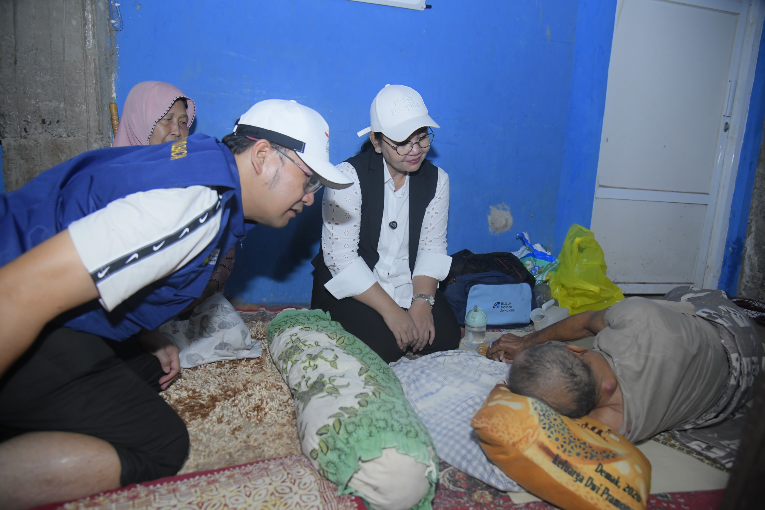 Pemkot Semarang mengunjungi warga yang terdampak banjir