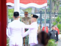 Pemerintah Kota Semarang Menggelar Upacara Hari Pahlawan di Halaman Kantor Balaikota