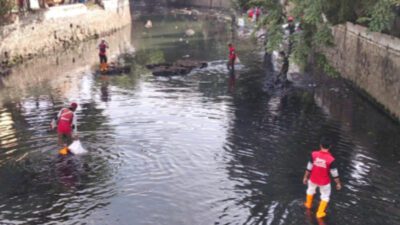 Pemkot Semarang Resik-resik Kali Sebagai Upaya Antisipasi Musim Hujan