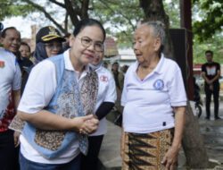 Pemkot Semarang Hadir Salurkan 400 Paket Sembako dan Siapkan Solusi Lanjutan bagi Nelayan Semarang Utara Terdampak Angin Barat