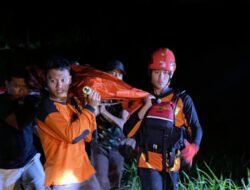 Petani Jepara Hanyut di Sungai Jlegong, Tim SAR Evakuasi Korban dalam Kondisi MD