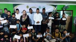 Bakti Sosial Ramadan, Rektor USM Berikan Santunan untuk Yatim dan Dhuafa di Sayung Demak
