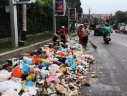 DLH Gerak Cepat, Kurang dari Satu Jam Tumpahan Sampah di Semarang Berhasil Dibersihkan