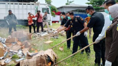 Kejari Semarang Musnahkan Ribuan Barang Bukti Narkotika dan Rokok Ilegal
