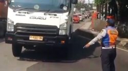 Aksi Dishub Semarang Cegat Truk di Jerakah Jaga Tanjakan Silayur Dapat Dukungan Warga dan Mahasiswa