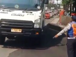 Aksi Dishub Semarang Cegat Truk di Jerakah Jaga Tanjakan Silayur Dapat Dukungan Warga dan Mahasiswa