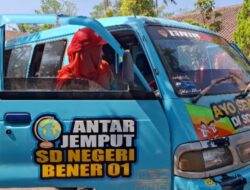 Tak Sekadar Mengajar, Guru SD Negeri Bener 01 Kabupaten Semarang Ini Rela Jadi Sopir Antar Murid Setiap Hari