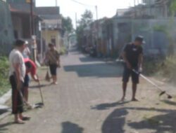 Jelang HUT Ke-81 RI, Warga Depok I RT 06/RW 10 Pedurungan Tengah Kompak Kerja Bakti dari Pagi hingga Malam