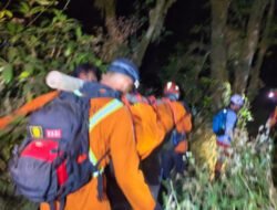 Operasi SAR Gunung Slamet Berakhir, Jenazah M. Fahri Maulana Berhasil Dibawa Turun