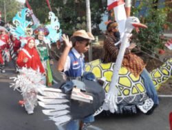 Kreatif! Warga Pakintelan Sulap Barang Bekas Jadi Kostum Kura-Kura Raksasa hingga Robot