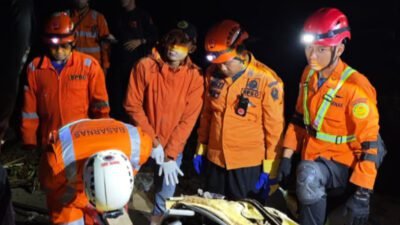 Tim SAR Gabungan Evakuasi Sopir Truk Tewas dalam Kecelakaan di Temanggung