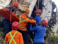 Sopir Truk Terjepit Usai Tabrak Pohon di Magelang, Tim SAR Bergerak Cepat